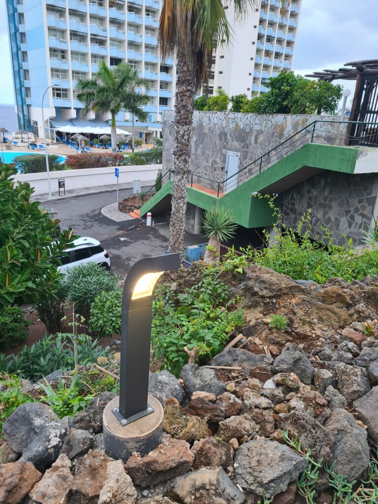 Iluminación de los jardines del Hotel Precise Resort Puerto de la Cruz​